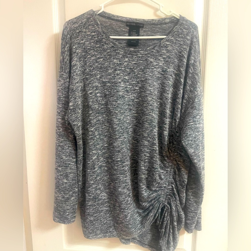 Design history women’s black & white sweater super soft ft in LG.